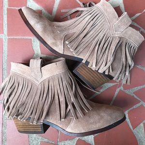 NWOT FRINGE BOOTIES